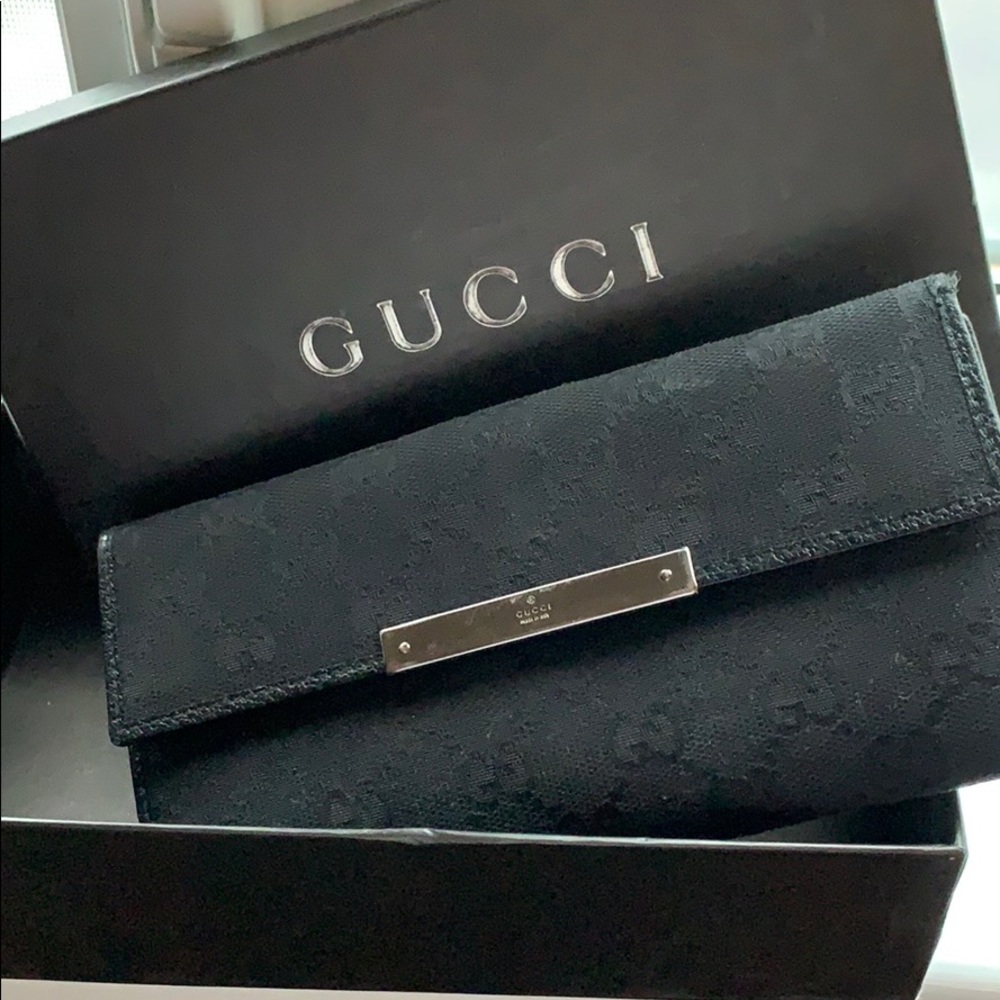 Gucci wallet and box. Good condition 💯 authentic